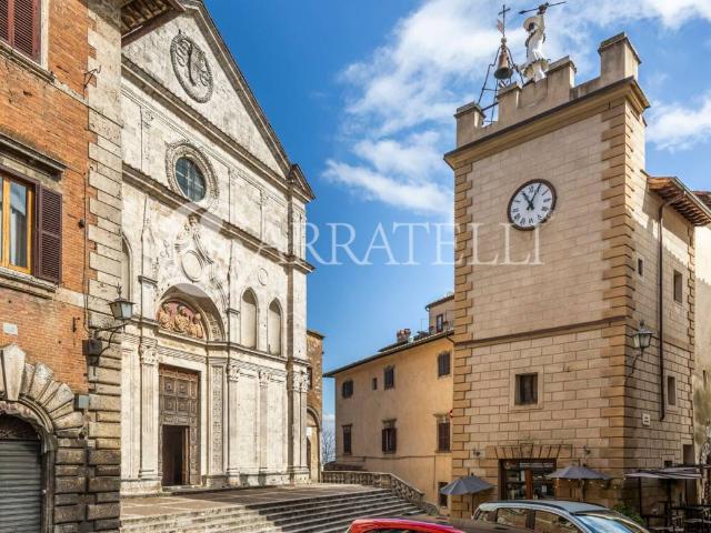 Palazzo in vendita a Abbadia Di Montepulciano, Toscana