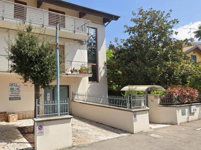Palazzo in vendita a Montesilvano, Abruzzo