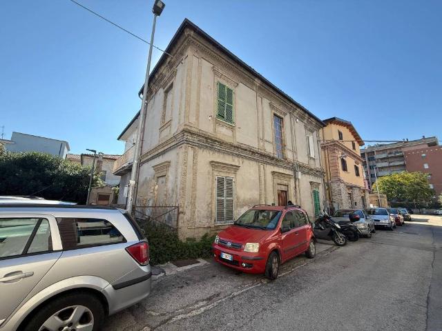 Palazzo in vendita a Villa Canonico, Montesilvano