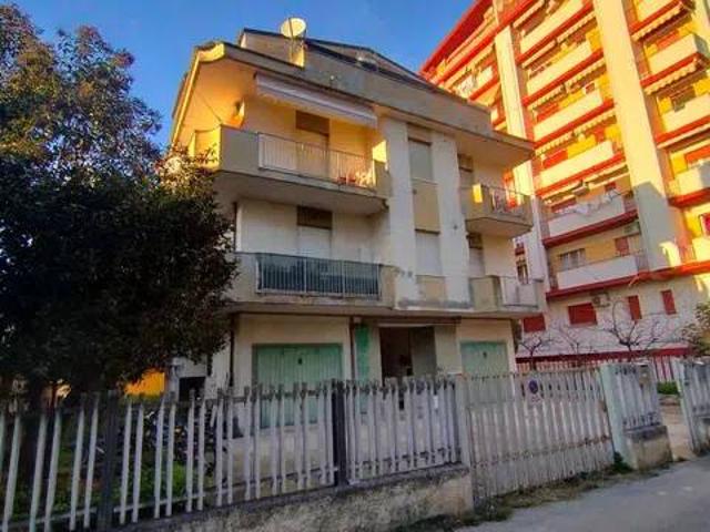 Palazzo in vendita a Montesilvano, Abruzzo