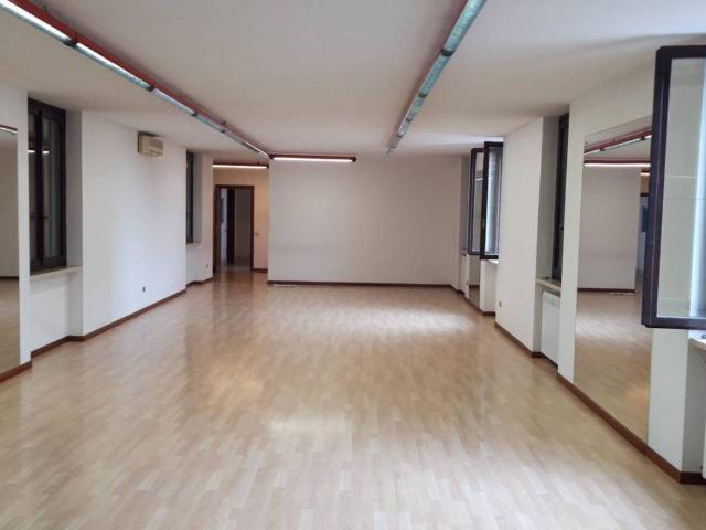 Palazzo in vendita a Montichiari, Lombardia