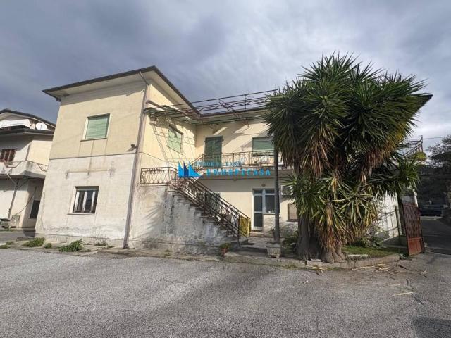 Palazzo in vendita a Montignoso, Toscana