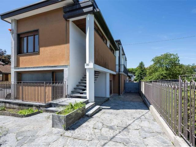 Villa Indipendente in vendita a Morazzone, Lombardia