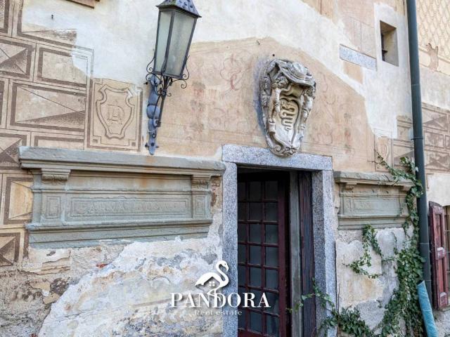 Palazzo in vendita a Mornago, Lombardia