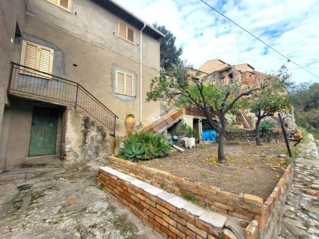 Palazzo in vendita a Lazzàro, Calabria