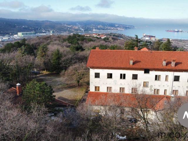 Palazzo in vendita a Muggiò, Friuli-Venezia Giulia