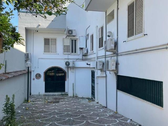 Palazzo in vendita a Mugnano Di Napoli, Napoli