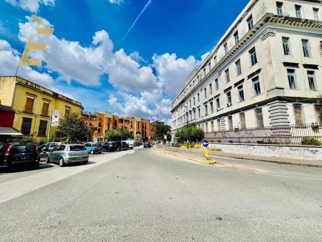 Palazzo in vendita a Napoli