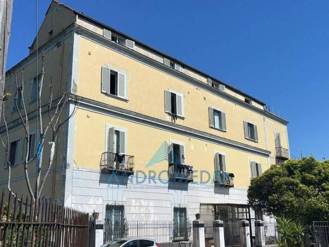 Palazzo in vendita a Napoli