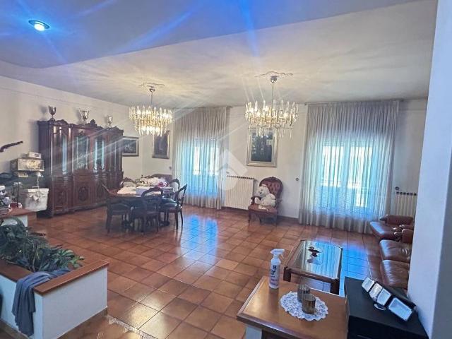 Palazzo in vendita a Municipalità 6, Campania