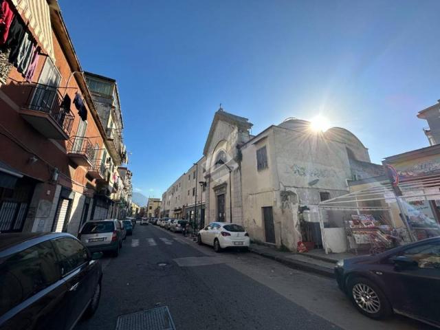 Palazzo in vendita a Napoli
