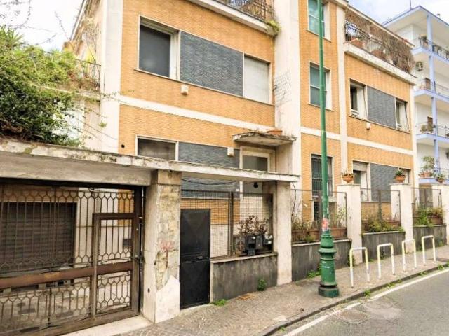 Palazzo in vendita a Municipalità 1, Campania