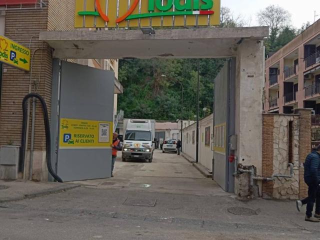 Palazzo in vendita a Municipalità 3, Campania