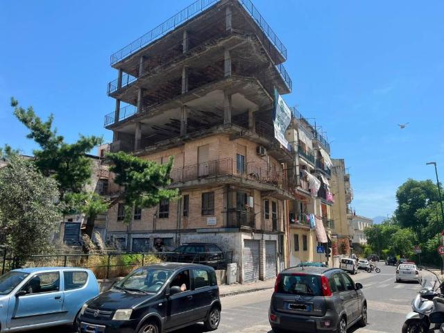 Palazzo in vendita a Municipalità 7, Miano