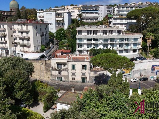 Palazzo in vendita a Napoli
