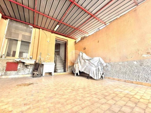 Palazzo in vendita a Municipalità 10, Campania