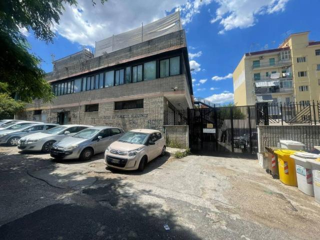 Palazzo in vendita a Napoli