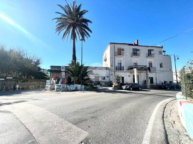Palazzo in vendita a Coroglio, Campania