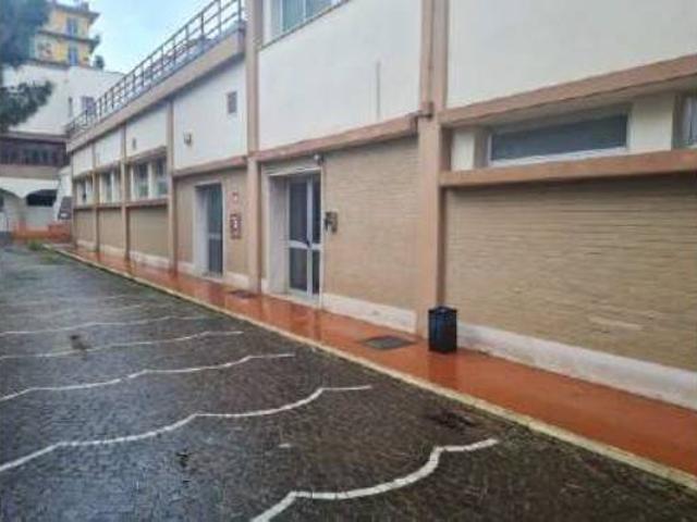 Palazzo in vendita a Napoli