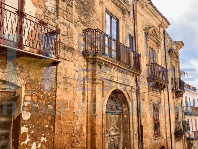 Palazzo in vendita a Naro, Agrigento