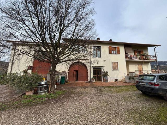 Palazzo in vendita a Negrar, Veneto