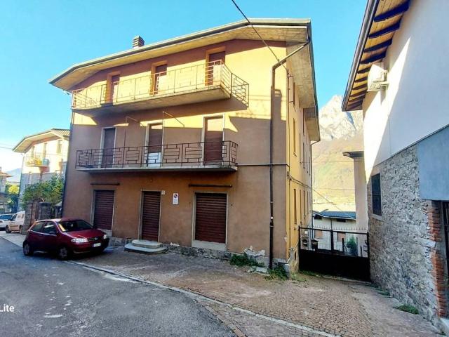 Palazzo in vendita a Comunità montana della valle Camonica, Niardo