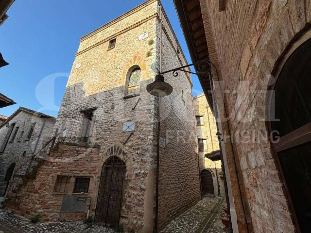 Palazzo in vendita a Nocera Umbra, Umbria