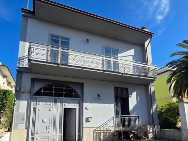 Palazzo in vendita a Nola, Napoli