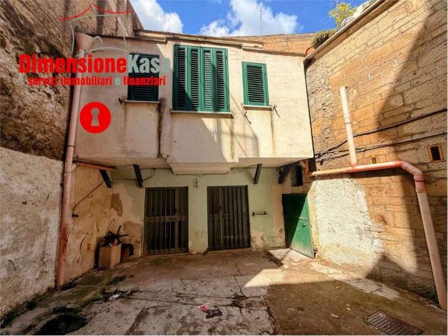 Palazzo in vendita a Nola, Campania