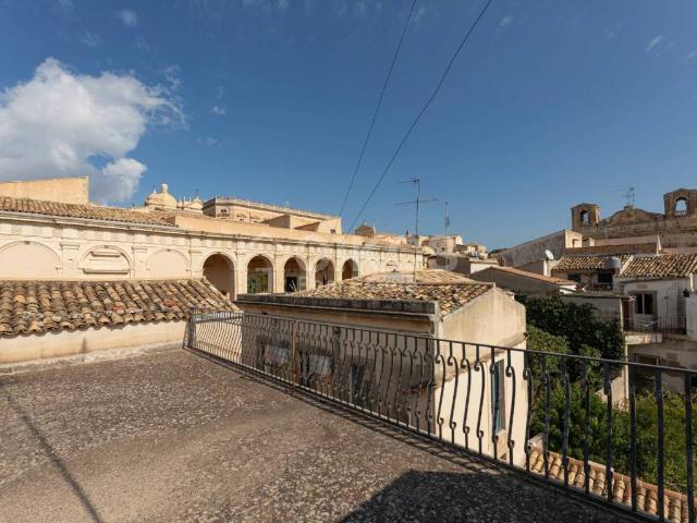 Palazzo in vendita a Noto, Sicilia