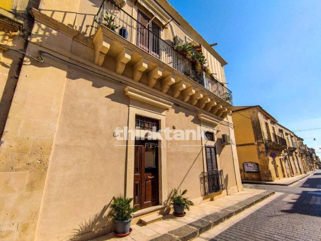 Palazzo in vendita a Noto, Sicilia
