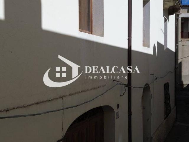 Palazzo in vendita a Santu Predu/San Pietro, Nuoro