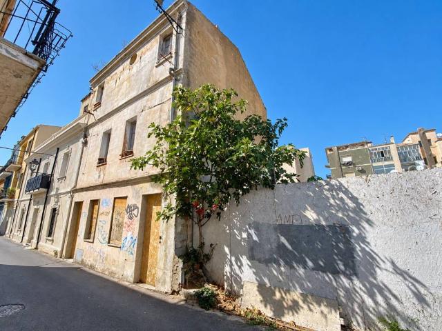Palazzo in vendita a San Pantaleo, Sardigna/Sardegna