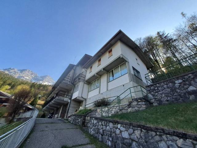 Palazzo in vendita a Comunità Montana della Valle Brembana, Zambla Bassa