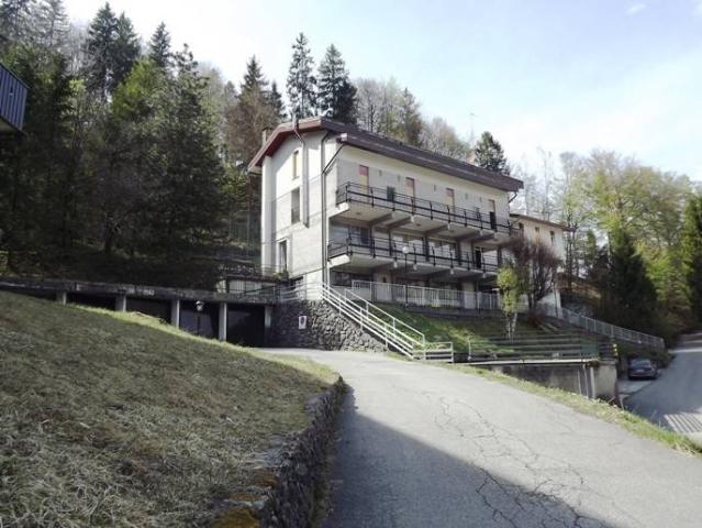 Palazzo in vendita a Zambla Bassa, Oltre il Colle