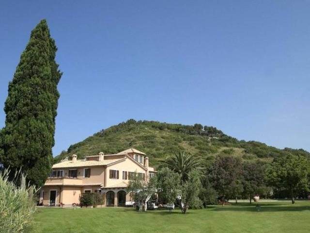 Palazzo in vendita a Orbetello, Toscana