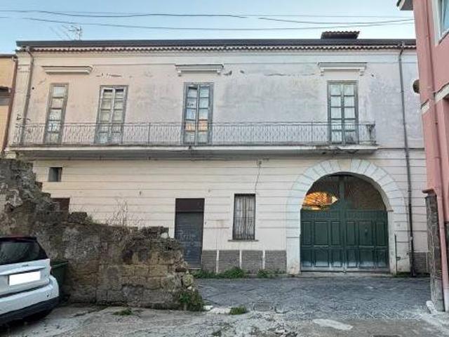 Palazzo in vendita a Orta Di Atella, Caserta