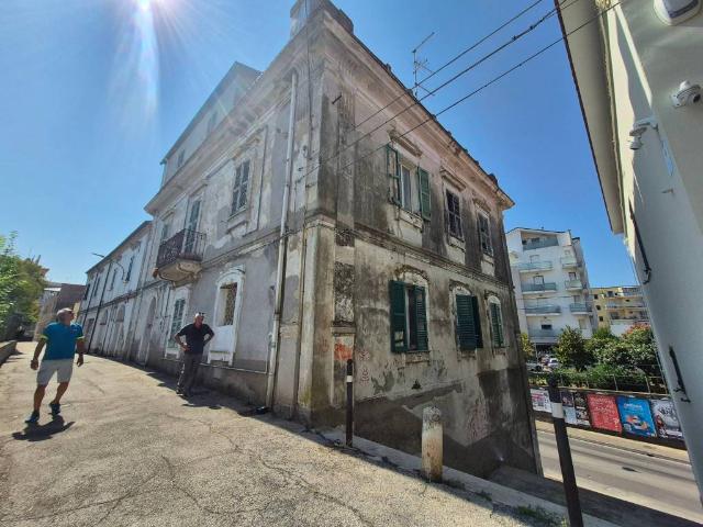Palazzo in vendita a Fonte Grande, Ortona
