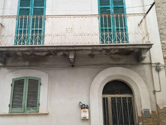Palazzo in vendita a Ortona, Abruzzo