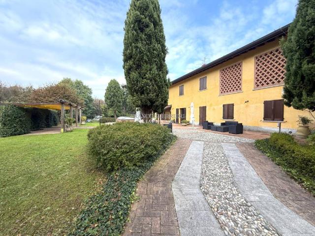 Palazzo in vendita a Osnago, Lombardia