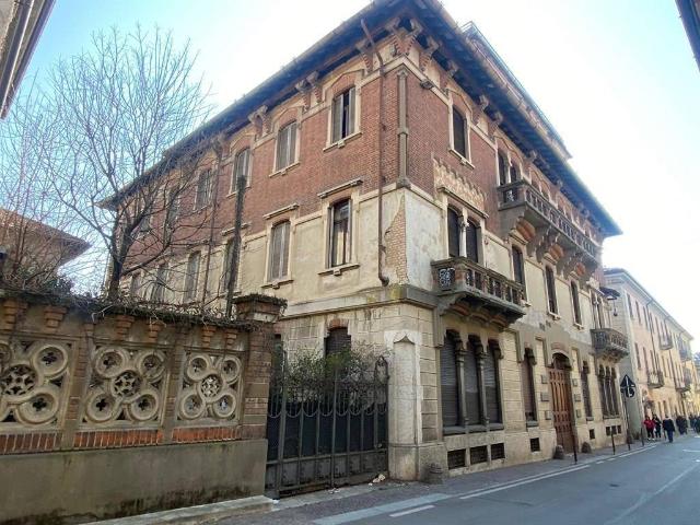 Palazzo in vendita a Osnago, Lombardia