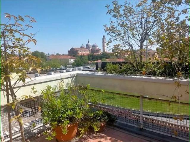 Palazzo in vendita a Madonna Pellegrina, Padova