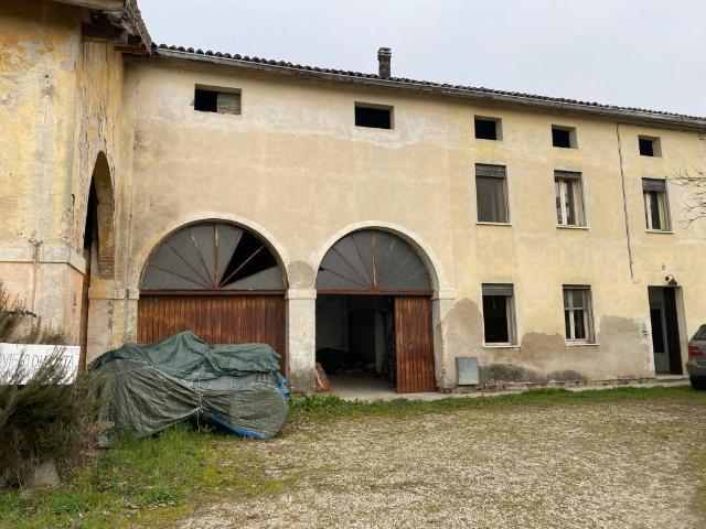 Palazzo in vendita a Altichiero, Padova