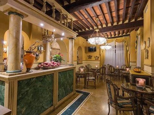 Palazzo in vendita a Madonna Pellegrina, Padova