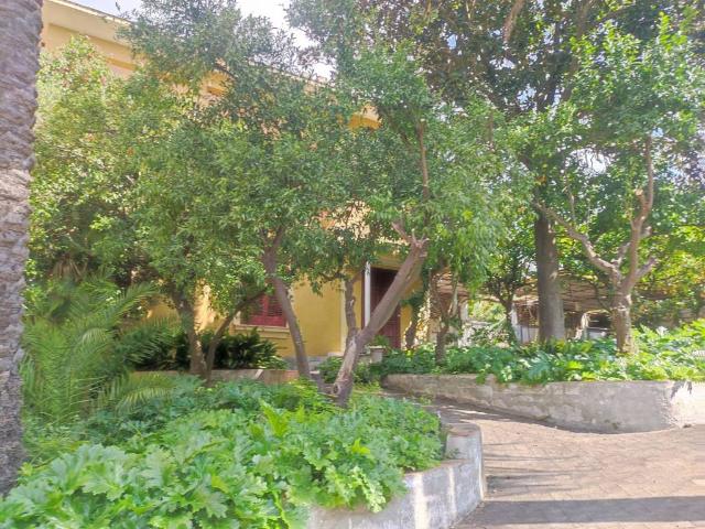 Palazzo in vendita a Palma Campania, Napoli