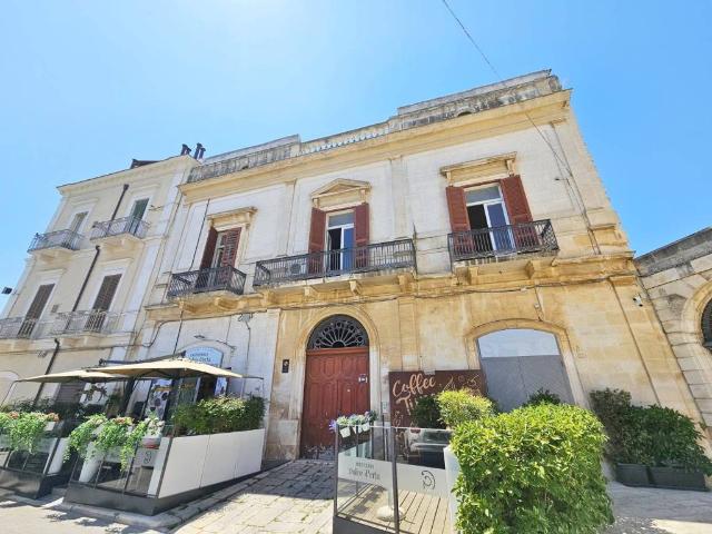 Palazzo in vendita a Palo Del Colle, Bari