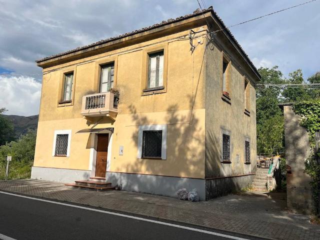 Palazzo in vendita a Calabria, Cosenza