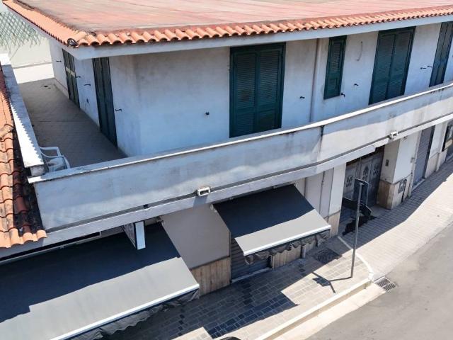 Palazzo in vendita a Parete, Campania