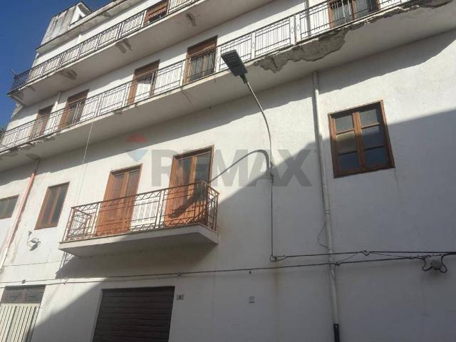 Palazzo in vendita a Partinico, Sicilia