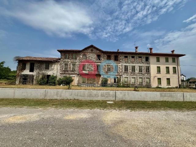 Palazzo in vendita a Passons, Pasian di Prato / Pasian di Prât